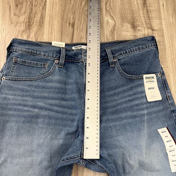 Signature by Levi Strauss & Co. Gold Label Men's Bootcut Fit Jeans 36x32 - Picture 4 of 10